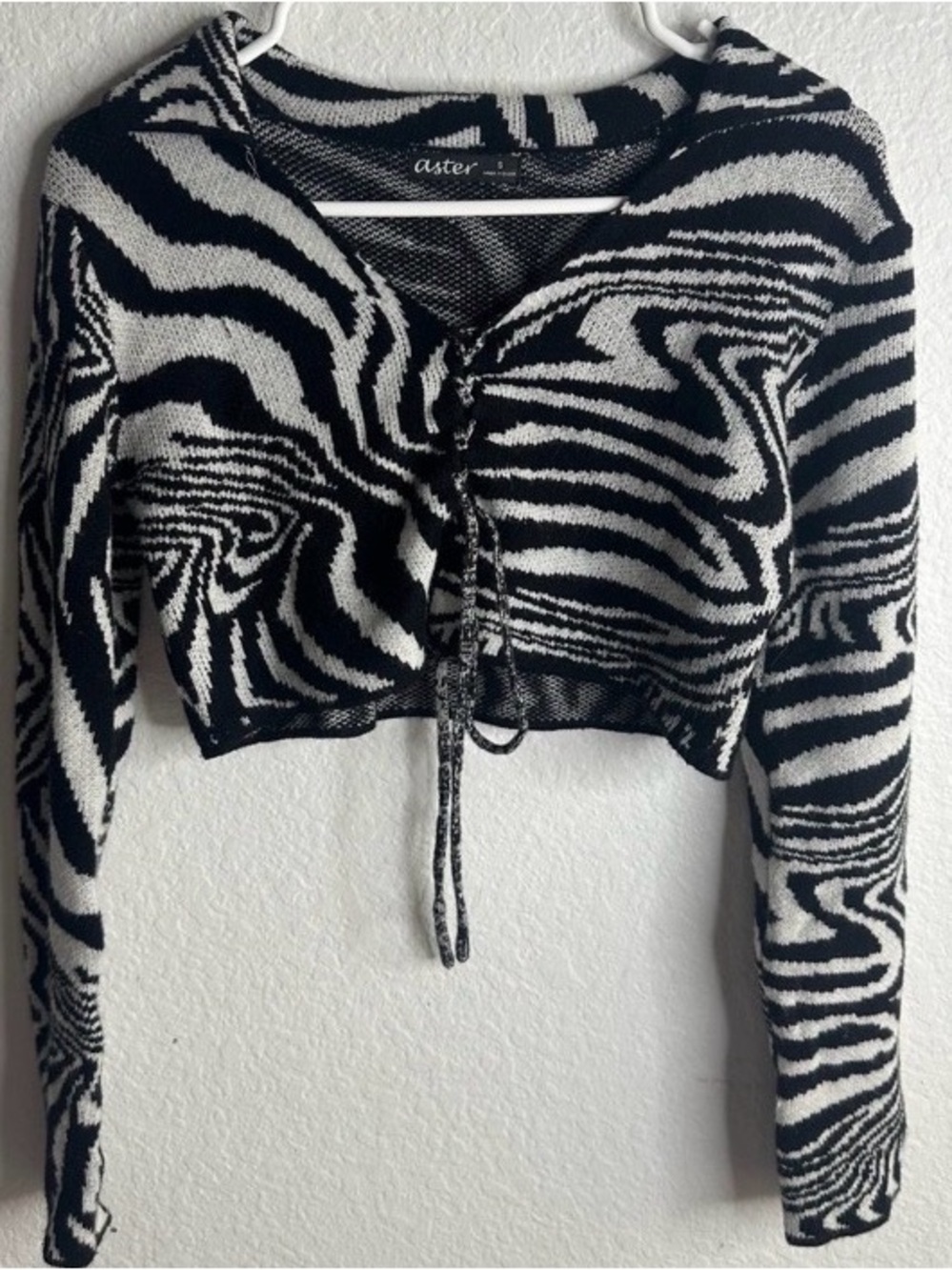 Black & White Zebra Print Tie Front Crop Sweater sz M